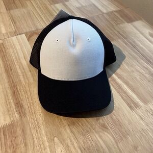 Cricut Infusible Ink Trucker Hat Blank, Black And‎ white, Brand New